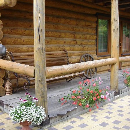 Смерекова Хата Pochaiv Ngoại thất bức ảnh