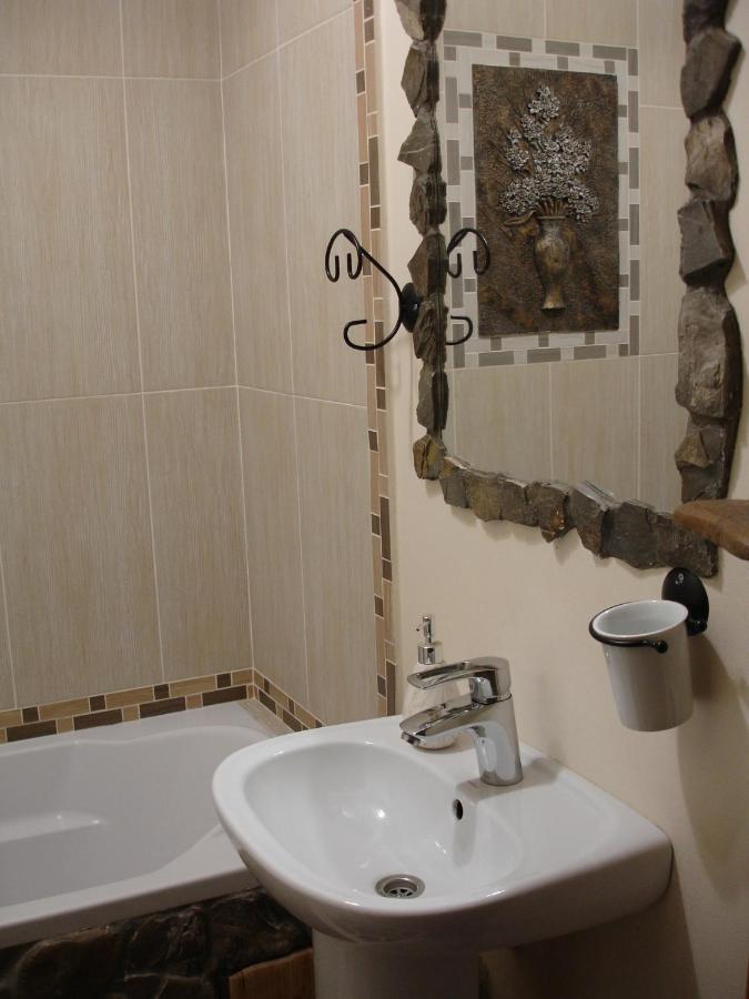 Смерекова Хата Pochaiv Ngoại thất bức ảnh